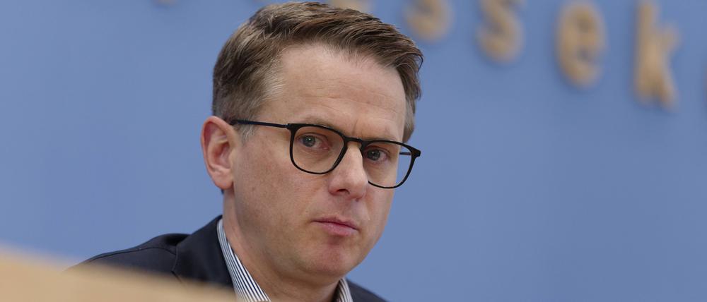 CDU-Generalsekretär Carsten Linnemann vor der Bundespressekonferenz zum bevorstehenden CDU-Parteitag.