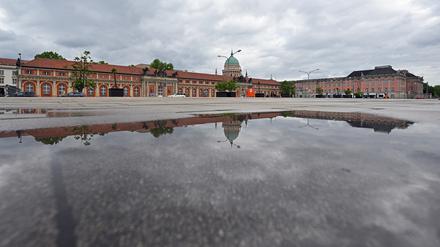 Potsdam, 16.04.2024, Lokales, Lustgarten, Filmmuseum, Nikolaikirche, Stadtschloss, Stadtbilder, Foto: Ottmar Winter PNN ACHTUNG: Foto ist ausschließlich für redaktionelle Berichterstattung der PNN und des TGSP! Eine kommerzielle Nutzung, z.B. Werbung, ist ausgeschlossen. Die Weitergabe an nicht autorisierte Dritte, insbesondere eine weitergehende Vermarktung über Bilddatenbanken, ist unzulässig.