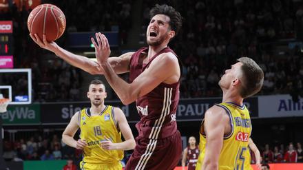 Martin Hermannsson und seine Kollegen von Alba Berlin hatten dem FC Bayern um Leandro Bolmaro am Sonntag wenig entgegenzusetzen.