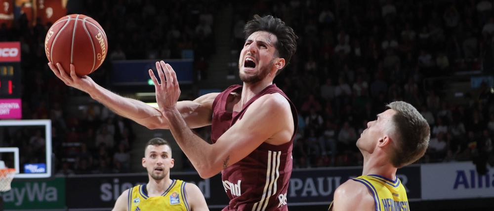 Martin Hermannsson und seine Kollegen von Alba Berlin hatten dem FC Bayern um Leandro Bolmaro am Sonntag wenig entgegenzusetzen.