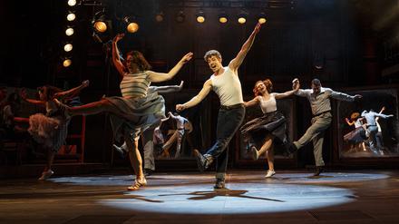 Szene aus dem Musical „Ku’damm 59“ im Theater des Westens mit Celia dos Santos und Mathias Reiser.