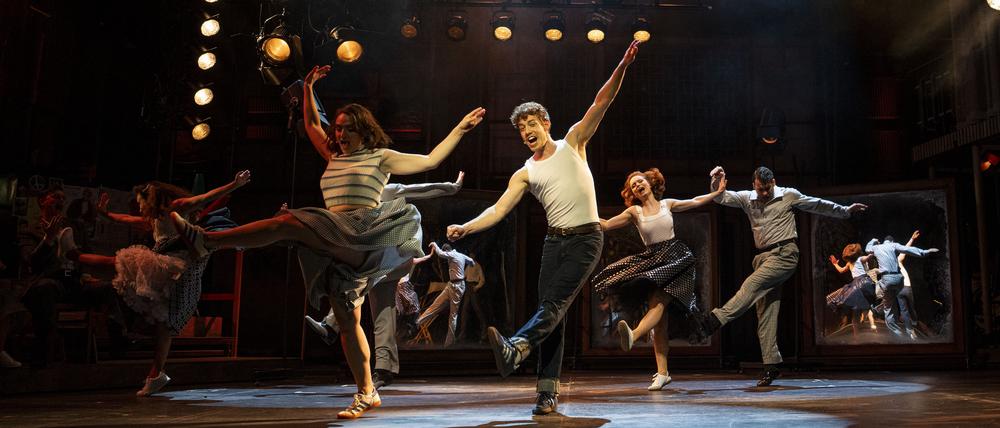 Szene aus dem Musical „Ku’damm 59“ im Theater des Westens mit Celia dos Santos und Mathias Reiser.