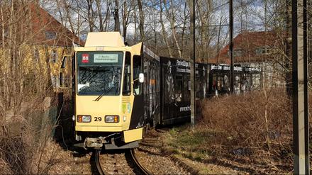 Eine Tram der Schöneicher-Rüdersdorfer Straßenbahn in Berlin-Friedrichshagen. 