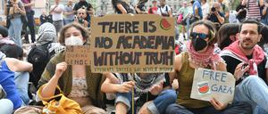 Am Freitag protestierten Menschen auf dem Gelände der Humboldt-Universität Berlin gegen den Krieg im Gazastreifen. Was denken die Berliner Studierenden darüber?