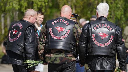 Mitglieder der Rockergruppe „Nachtwölfe“ am Ehrenmal im Treptower Park, Achrivbild aus dem Jahr 2021