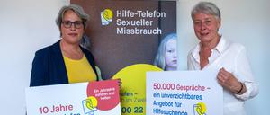 Das bundesweite Hilfe-Telefon Sexueller Missbrauch hat am Donnerstag 02.05.2024 sein zehnjaehriges Bestehen in Berlin gefeiert. Foto v.l.: Kerstin Claus, Unabhängige Beauftragte für Fragen des sexuellen Kindesmissbrauchs (UBSKM) und Silke Noack, Leitung Hilfe-Telefon Sexueller Missbrauch.