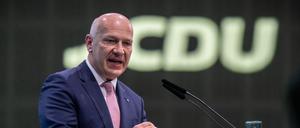 Kai Wegner (CDU), Regierender Bürgermeister von Berlin, spricht beim CDU-Bundesparteitag. Beim Parteitag der Union wird die Führungsspitze neu gewählt und ein neues Grundsatzprogramm beschlossen.