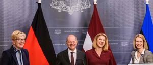 Politische Rollenspiele: Ausnahmsweise ist Olaf Scholz als männlicher Regierungschef in der Minderheit.