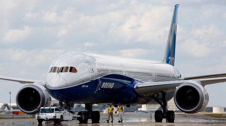Die erste Boeing 787-10 Dreamliner steht nach ihrem Jungfernflug auf dem Charleston International Airport in North Charleston (USA).