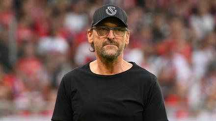 Cottbus-Trainer Claus-Dieter Wollitz hatte angegeben, mit Steinen beworfen worden zu sein.