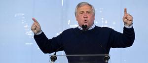 Der italienische Außenminister von der Forza Italia, Antonio Tajani,  bei einer Veranstaltung der Regierungspartei Fratelli d’Italia.