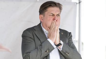 AfD-Spitzenkandidat Maximilan Krah auf einer Wahlkampfveranstaltung seiner Partei auf dem Neumarkt in Sachsen.