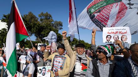 Marokkaner demonstrieren gegen die US-Unterstützung für Israels im Krieg in Gaza. König Mohammed VI.  ist einer der engsten Verbündeten der USA in der Region.
