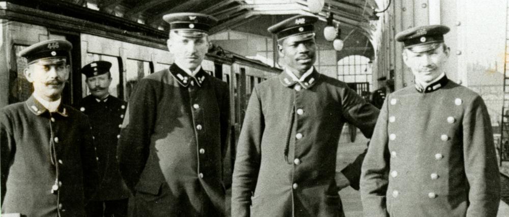 Vom Schaffner arbeitete sich der Kameruner Martin Dibobe bis zum Zugführer hoch.