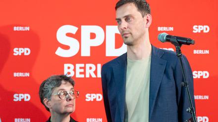 Jana Bertels (l.-r.), frühere Co-Vorsitzende der Berliner SPD-Frauen, Kian Niroomand, SPD-Landesvize in Berlin, Nicola Böcker-Giannini (SPD), frühere Staatssekretärin, und Martin Hikel (SPD), Neuköllns Bezirksbürgermeister.