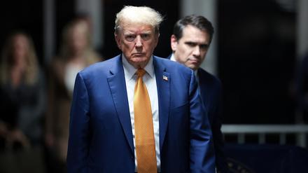 Der frühere US-Präsident Donald Trump auf dem Weg in ein New Yorker Gericht.