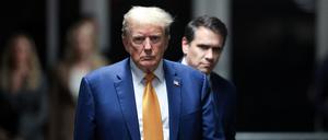 Der frühere US-Präsident Donald Trump auf dem Weg in ein New Yorker Gericht.