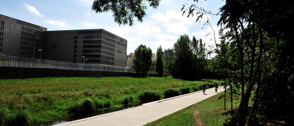 Park an der Südpanke – dem Gelände hinter dem neugebauten BND in Berlin-Mitte.