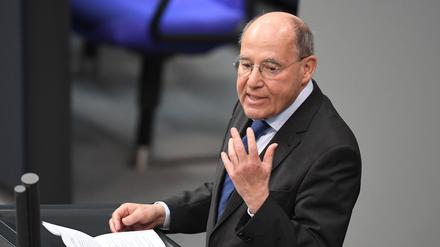 Gregor Gysi (Die Linke) will am Mittwoch mit zwei weiteren Alt-Genossen verkünden, ob und wie sie die Linkspartei vor dem Bundestags-Aus retten wollen.