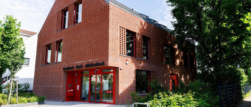Die Gertrud-Haß-Bibliothek in Rudow wurde architektonisch an den dörflichen Stil angepasst. 