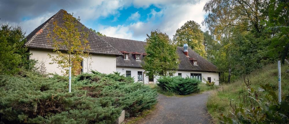Wandlitz OT Lanke im Bundesland Brandenburg Gebäudekomplex am Bogensee im Barnim ehemalige NS-Reichspropagandaschule, zu DDR Zeiten FDJ-Hochschule Wilhelm Pieck. Auch Standort von Haus Bogensee von NSDAP-Propagandaminister Joseph Goebbels. 