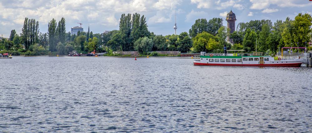 Der Rummelsburger See hat dank der Spree immer genug Wasser, aber Baden ist verboten.