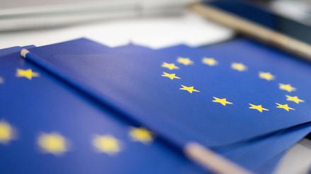 Informationsmaterial zur Europawahl liegt während einer Veranstaltung im Landtag von Baden-Württemberg an einem Stand der Bürgerinitiative Europa-Union Deutschland (EUD). Am 9. Juni 2024 finden Europa- und Kommunalwahlen statt. 
