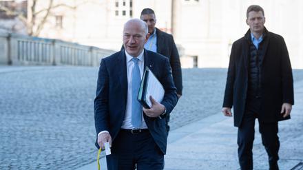 Kai Wegner auf dem Weg zur Konferenz der Ministerpräsidenten Ost.