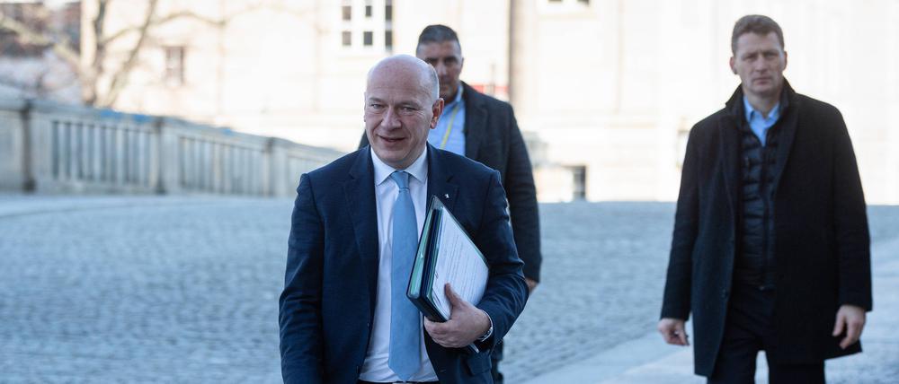 Kai Wegner auf dem Weg zur Konferenz der Ministerpräsidenten Ost.