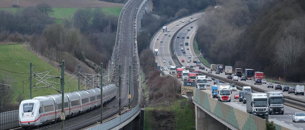 In die Auto- und Bahn-Infrastruktur soll viel Geld fließen.