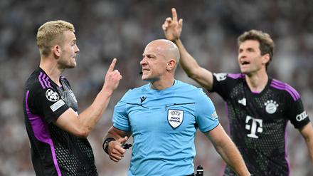 Schiedsrichter Szymon Marciniak leitete das Spiel souverän – bis in die Nachspielzeit.