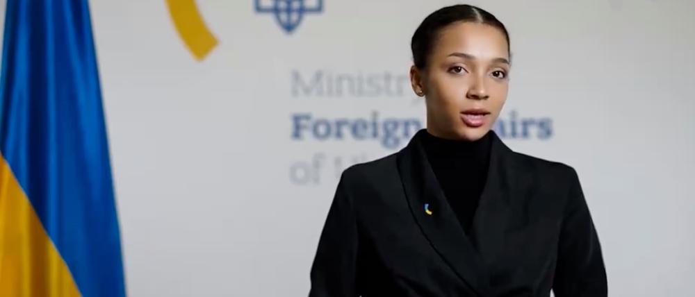 KI spricht für die Ukraine und hat den Namen Victoria Shi.