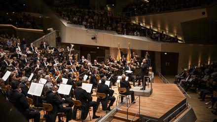 Petrenko und die Philharmoniker am 8. Mai 2024 in der Philharmonie.