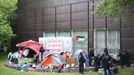 Reste des Protestcamps auf dem Theaterhof der Freien Universität Berlin.