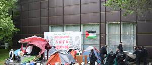 Reste des Protestcamps auf dem Theaterhof der Freien Universität Berlin.