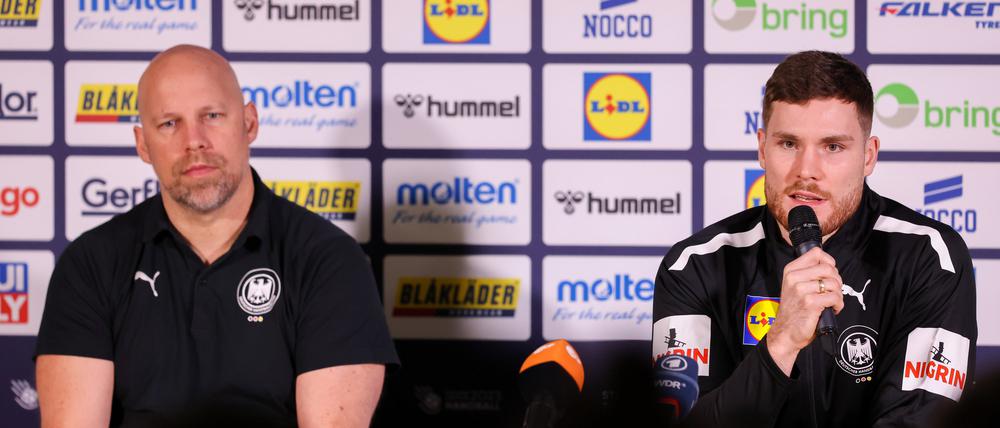 Kapitän Johannes Golla (rechts) bedauert die Trennung des Verbandes von DHB-Vorstand Axel Kromer (links) zum Jahresende.