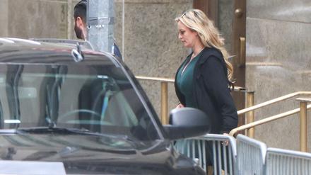 Stormy Daniels verlässt am 9. Mai das Gericht in New York.