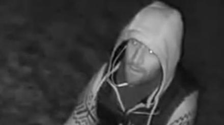 Die Berliner Polizei sucht wegen eines Einbruchs am 23. Januar 2024 in Pankow nach zwei Verdächtigen.