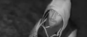 Die Berliner Polizei sucht wegen eines Einbruchs am 23. Januar 2024 in Pankow nach zwei Verdächtigen.