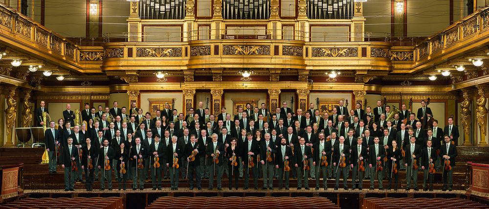 Die Wiener Philharmoniker in voller Besetzung.