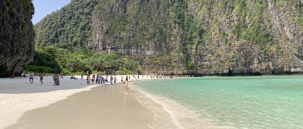 Schöne Natur, viel Sonne, relativ preiswert. Darum wandern deutsche Rentner nach Thailand aus. (Ko Phi Phi Leh, Maya Bay)
