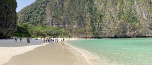 Schöne Natur, viel Sonne, relativ preiswert. Darum wandern deutsche Rentner nach Thailand aus. (Ko Phi Phi Leh, Maya Bay)