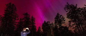 Polarlichter im Taunus Polarlichter sind unterhalb des Großen Feldbergs im Taunus am Himmel zu sehen.
