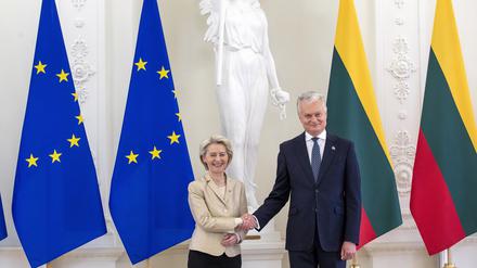 Der litauische Präsident Gitanas Nauseda und die Präsidentin der Europäischen Kommission Ursula von der Leyen im Mai 2024 in Vilnius.