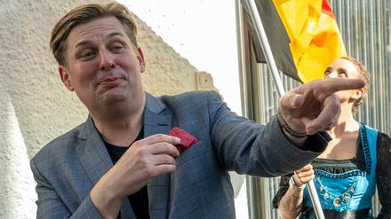 Maximilian Krah, Spitzenkandidat der AfD zur Europawahl, bei einer Wahlwerbeveranstaltung am 11. Mai 2024 in Bayern.