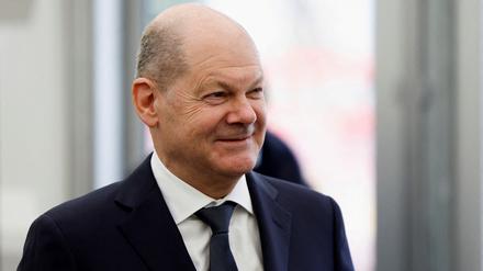 Bundeskanzler Olaf Scholz nimmt am 25. April 2024 in Darmstadt am ersten Spatenstich für das neue Forschungszentrum des Arzneimittelherstellers Merck teil.