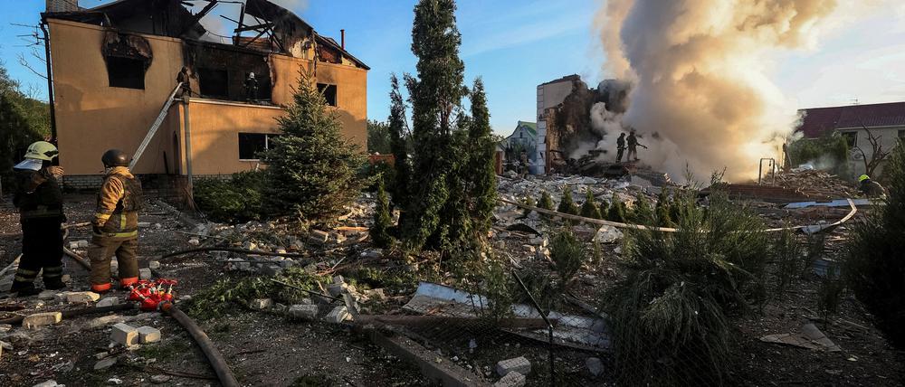 Einschlag einer russischen Bombe in Charkiw