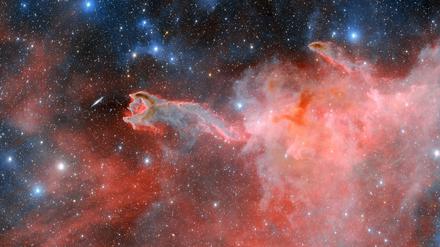 Ein undatiertes Handout mit der wolkigen Struktur CG4 –  Spitzname „Hand Gottes“, die nach einer vermeintlich direkt vor ihr liegenden Galaxie (ESO 257-19) zu greifen scheint. In Wirklichkeit ist die Galaxie mehr als hundert Millionen Lichtjahre von CG4 entfernt. 