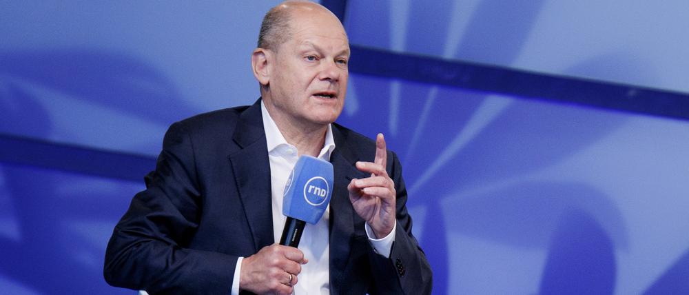 Bundeskanzler Olaf Scholz (SPD) spricht bei einer Talkrunde.
