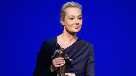 Julija Nawalnaja, Witwe des russischen Oppositionellen Alexej Nawalny mit dem Internationalen Friedenspreis Dresden.
